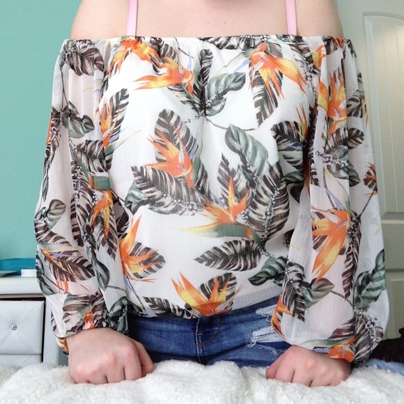 Philosophy off the shoulder lead & flower pattern - Picture 1 of 3